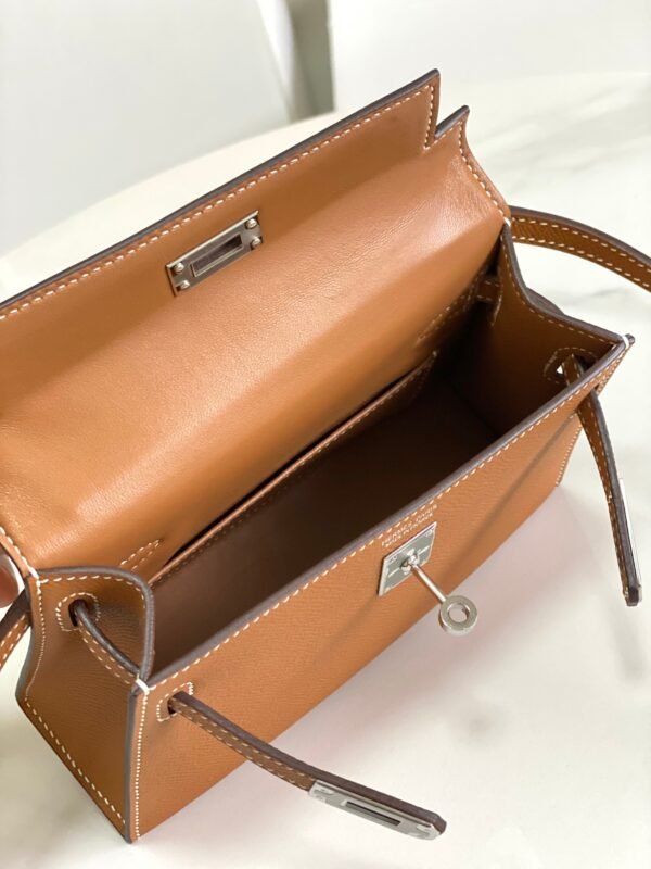 Fashionable and gorgeous designer classic vintage style handbag - Image 18