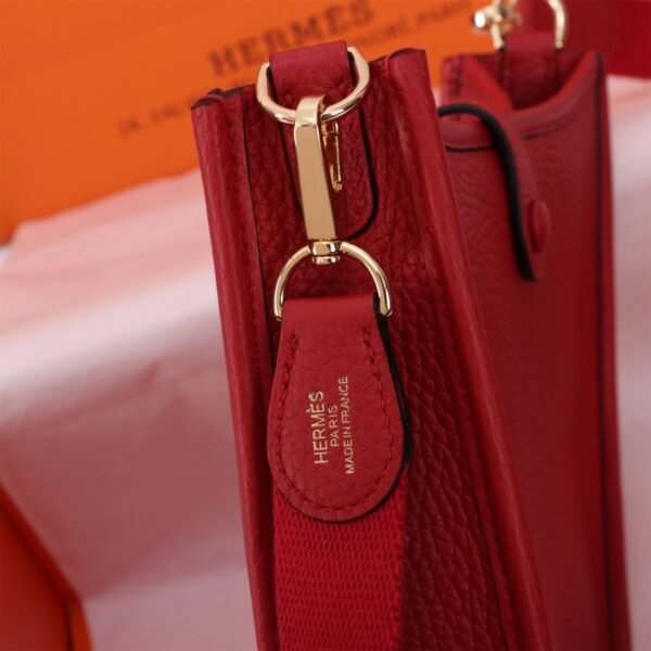 Fashionable designer gorgeous shoulder bag - Image 15
