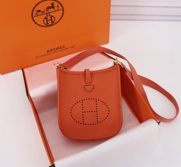 Fashionable designer gorgeous shoulder bag - Image 19