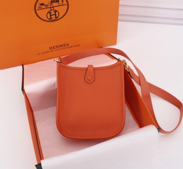 Fashionable designer gorgeous shoulder bag - Image 21