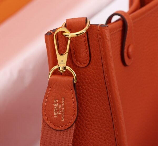 Fashionable designer gorgeous shoulder bag - Image 23