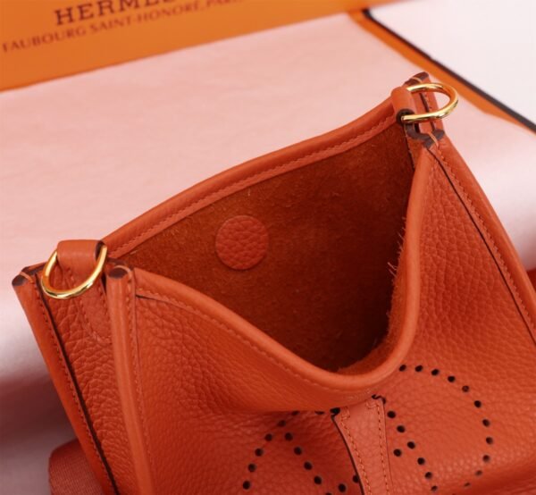 Fashionable designer gorgeous shoulder bag - Image 26