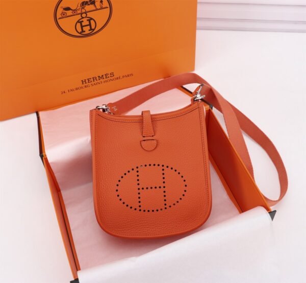 Fashionable designer gorgeous shoulder bag - Image 28
