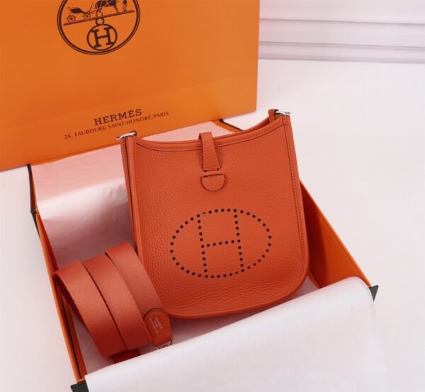 Fashionable designer gorgeous shoulder bag - Image 29