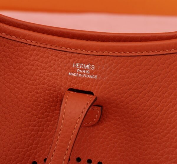 Fashionable designer gorgeous shoulder bag - Image 32