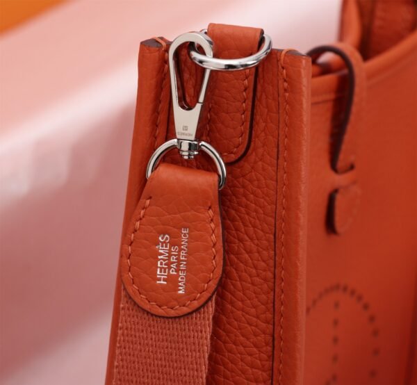 Fashionable designer gorgeous shoulder bag - Image 33