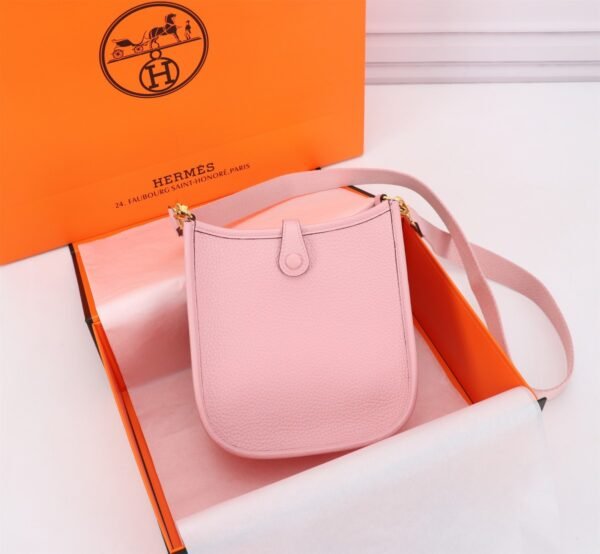 Fashionable designer gorgeous shoulder bag - Image 47