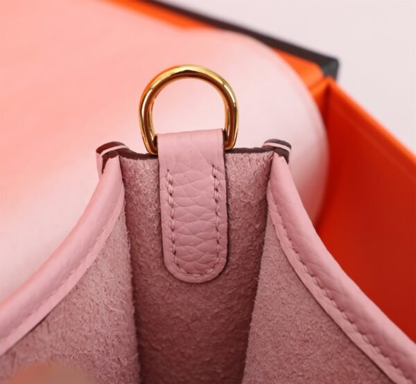 Fashionable designer gorgeous shoulder bag - Image 48