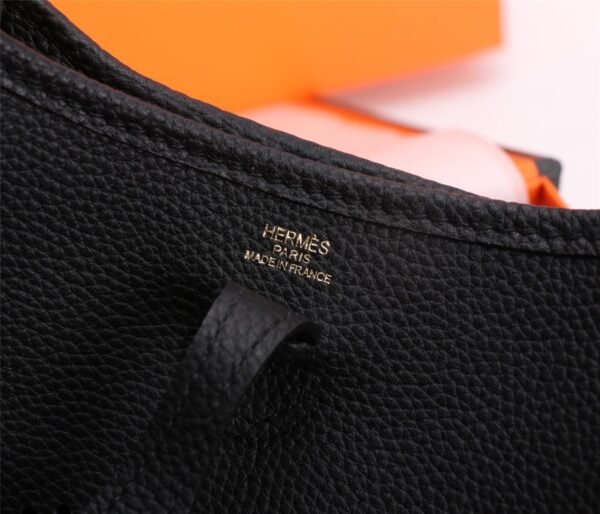 Fashionable designer gorgeous shoulder bag - Image 56