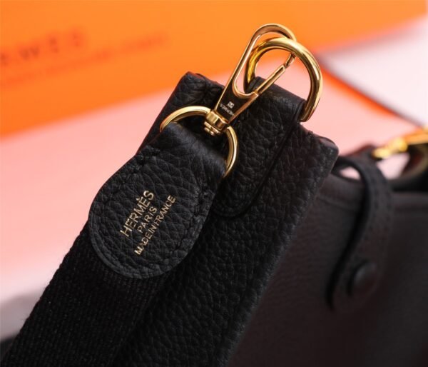 Fashionable designer gorgeous shoulder bag - Image 57