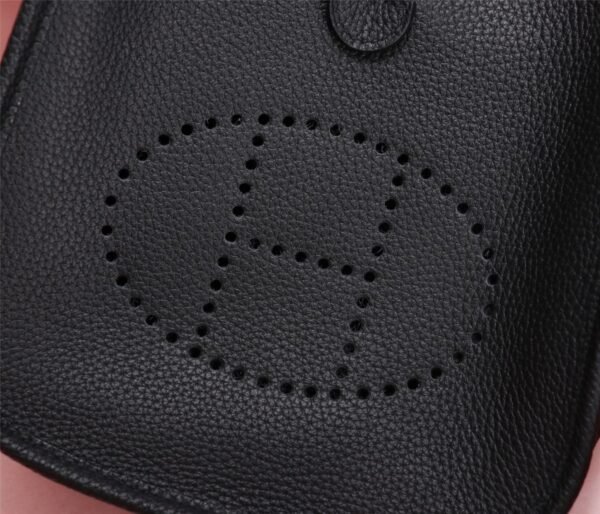 Fashionable designer gorgeous shoulder bag - Image 69