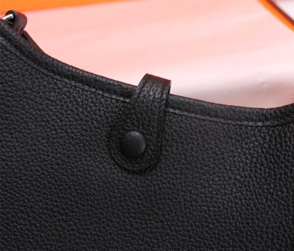 Fashionable designer gorgeous shoulder bag - Image 70