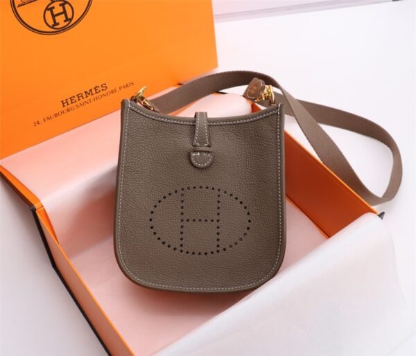 Fashionable designer gorgeous shoulder bag - Image 71