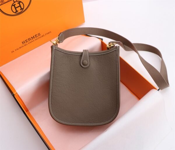 Fashionable designer gorgeous shoulder bag - Image 72