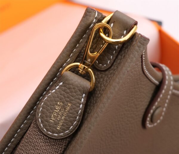 Fashionable designer gorgeous shoulder bag - Image 75