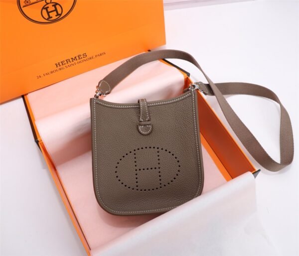 Fashionable designer gorgeous shoulder bag - Image 78