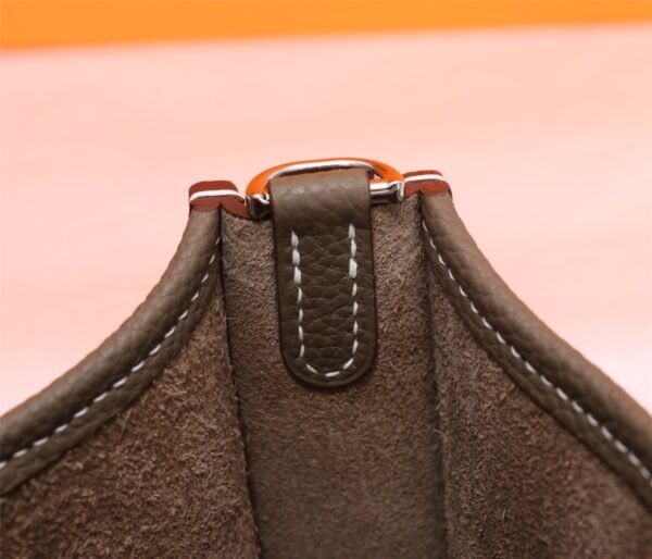 Fashionable designer gorgeous shoulder bag - Image 81