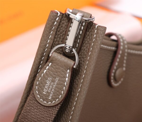 Fashionable designer gorgeous shoulder bag - Image 84
