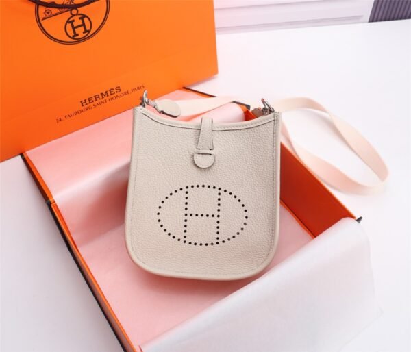 Fashionable designer gorgeous shoulder bag - Image 94