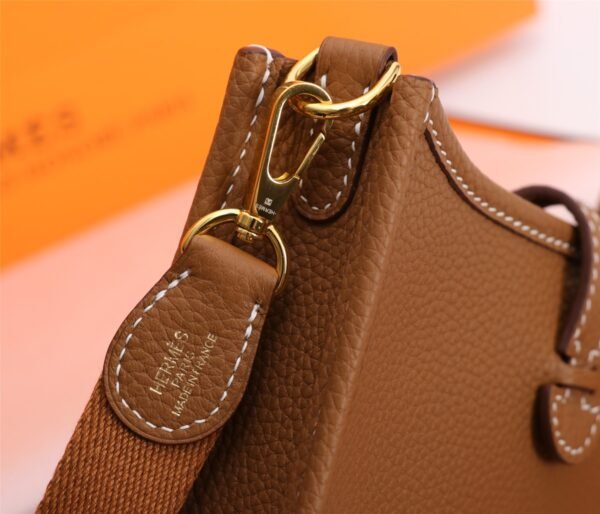 Fashionable designer gorgeous shoulder bag - Image 104