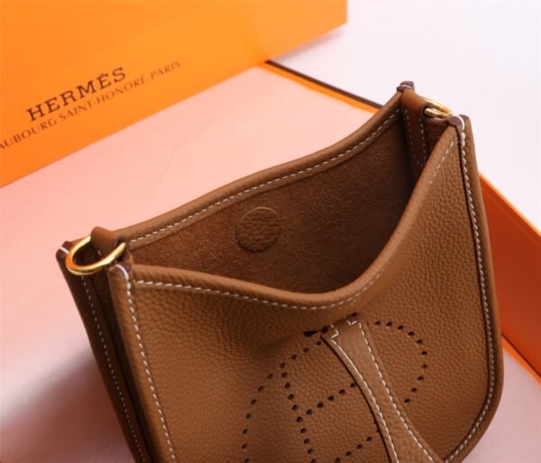 Fashionable designer gorgeous shoulder bag - Image 110