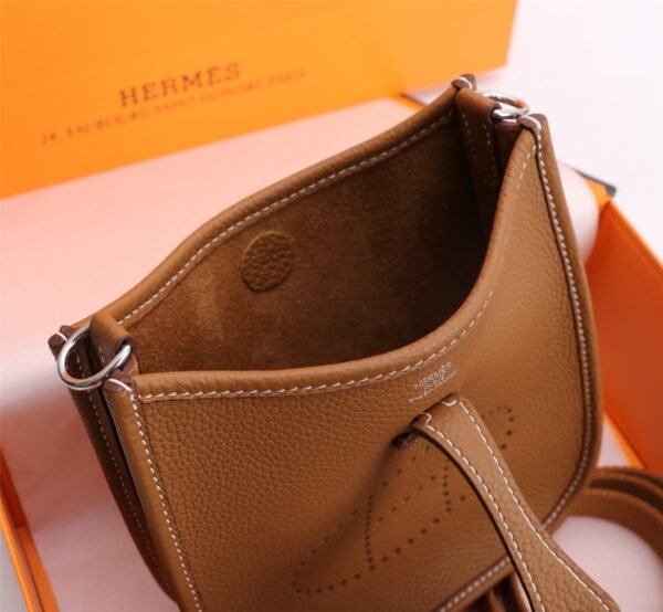 Fashionable designer gorgeous shoulder bag - Image 117