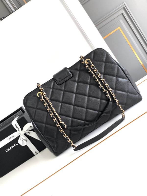 Luxurious and gorgeous designer trendy shoulder bag - Image 4
