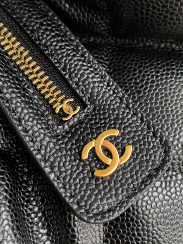Luxurious and gorgeous designer trendy shoulder bag - Image 7