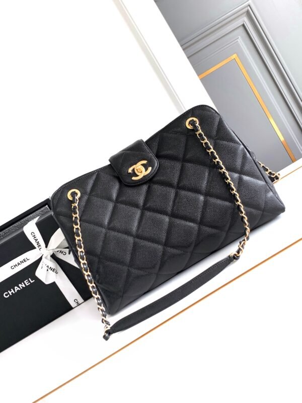 Luxurious and gorgeous designer trendy shoulder bag - Image 11