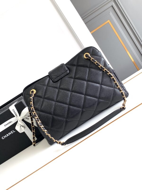 Luxurious and gorgeous designer trendy shoulder bag - Image 13