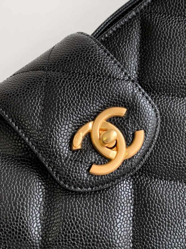Luxurious and gorgeous designer trendy shoulder bag - Image 15