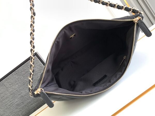 Stylish Designer Classic Black Crossbody Bag - Image 9