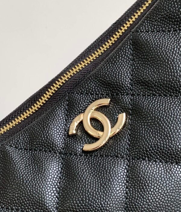Stylish Designer Classic Black Crossbody Bag - Image 15