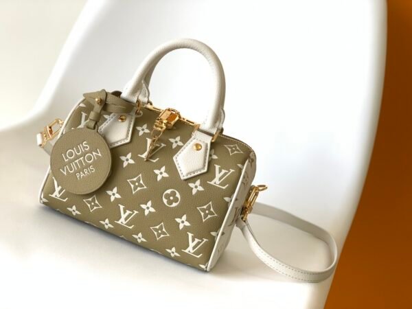 Gorgeous trendy designer vintage luxury classic ladies bag - Image 2