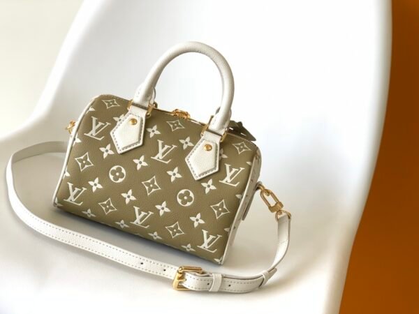 Gorgeous trendy designer vintage luxury classic ladies bag - Image 4