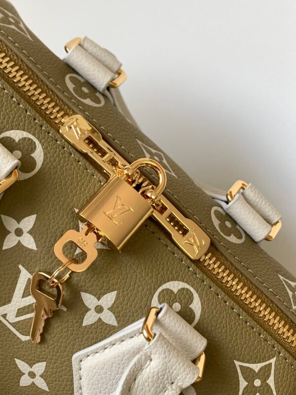 Gorgeous trendy designer vintage luxury classic ladies bag - Image 5