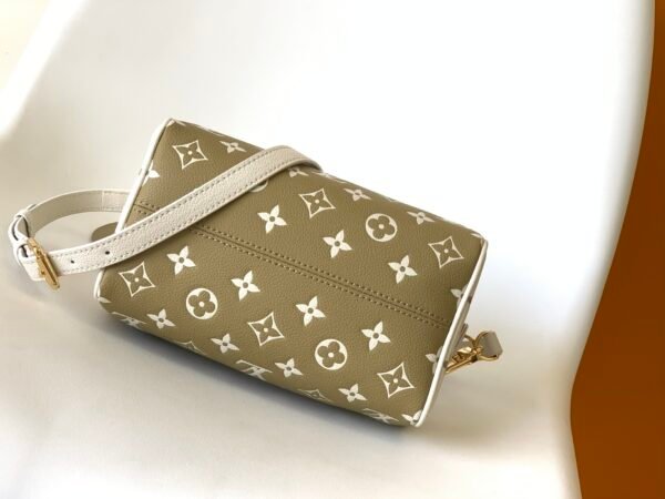 Gorgeous trendy designer vintage luxury classic ladies bag - Image 6