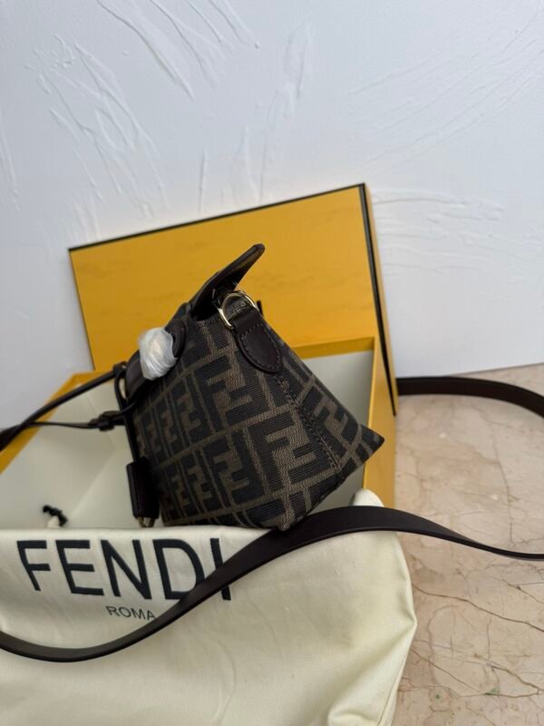 Luxury Fashion Designer Classic Vintage Style Shoulder Bag - Image 4