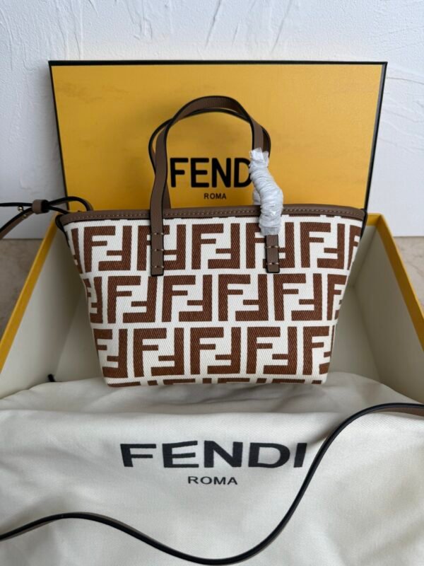 Fashionable and classic ladies handbags - Image 2