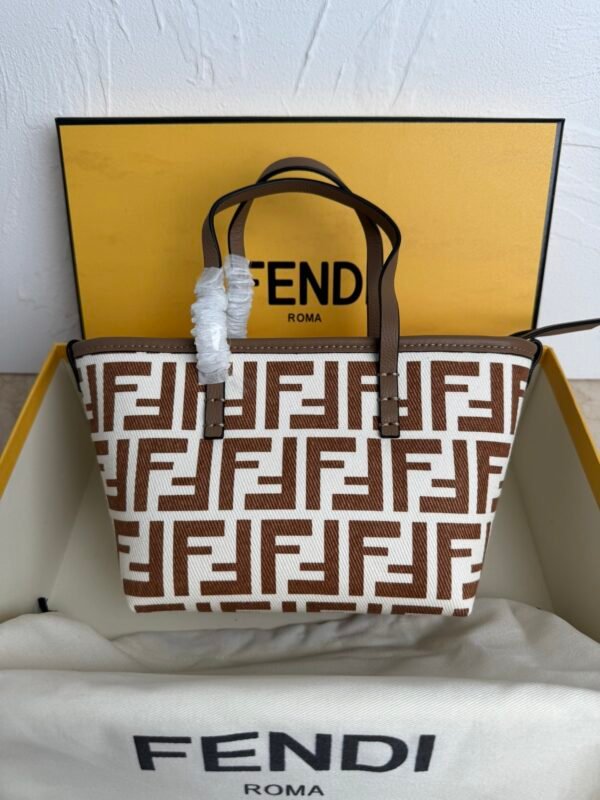 Fashionable and classic ladies handbags - Image 3