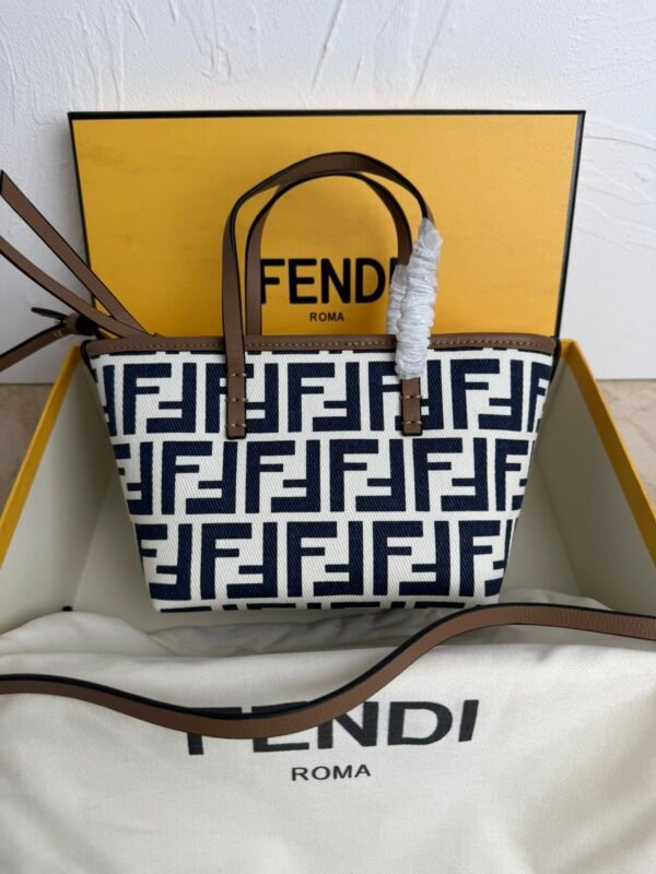 Fashionable and classic ladies handbags - Image 11