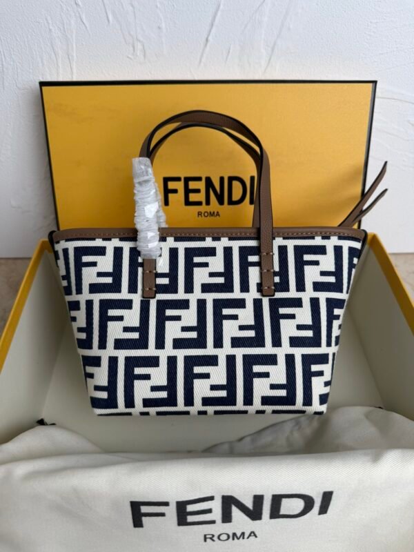 Fashionable and classic ladies handbags