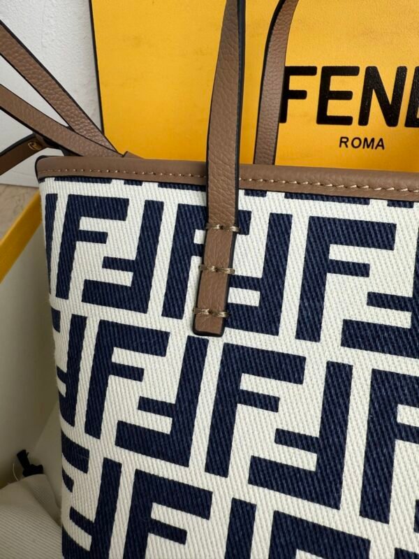 Fashionable and classic ladies handbags - Image 14