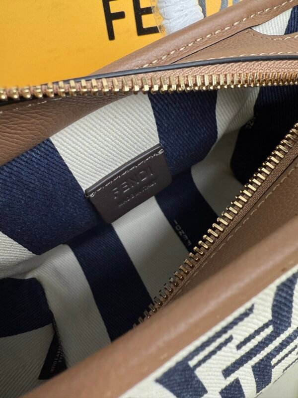 Fashionable and classic ladies handbags - Image 17