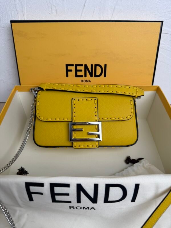 Gorgeous trendy fashion shoulder bag