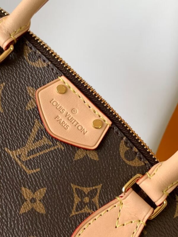 Luxury Designer Classic Vintage Style Women's Bag - Image 4